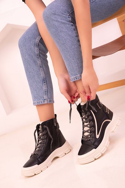 SOHO Women's Black Boots & Booties 18493