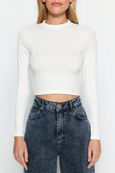 Kolekcia Trendyol Ecru Premium mäkká tkanina priliehavá pletená blúzka TWOAW24BZ00433