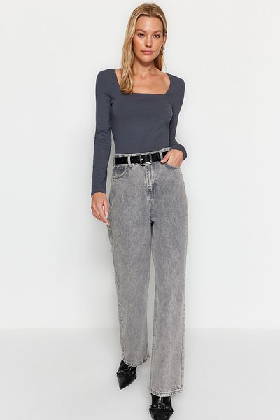 Trendyol Collection Anthrazitfarbene Strickbluse aus Baumwolle mit quadratischem Kragen und regulärer Passform TWOAW24BZ00016