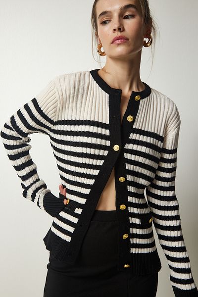 Happiness İstanbul Cremefarbene Strickjacke mit schwarzen Metallknöpfen und Streifen für Damen, BP00150