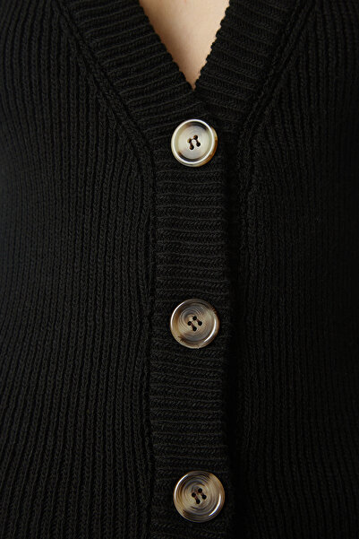 Happiness İstanbul Γυναικείο πλεκτό γιλέκο με μαύρο γιακά καπίστρι YY00179