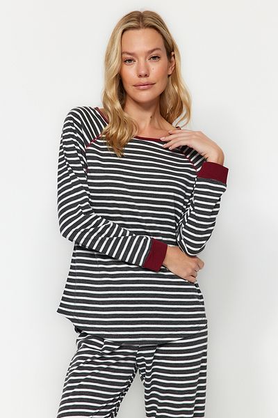 Trendyol Collection AnThracite Barevné pruhované tričko a Jogger Sleepwear Set THMAW24PT00180