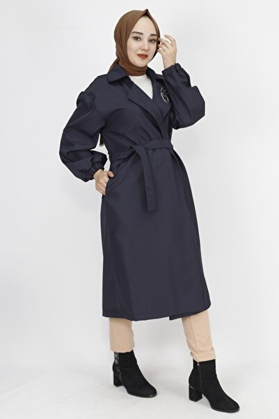 Butik Bondet Kumaş Broş Detaylı Orta Boy Trençkot