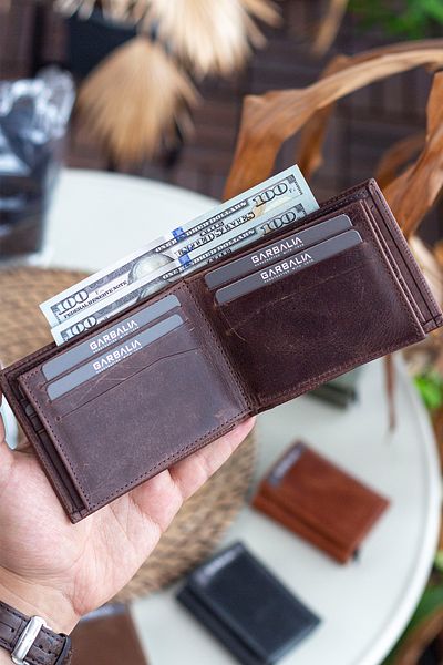 Garbalia Мъжки портфейл Liverpool от естествена кожа RFID Blocker Horizontal Crazy Brown с отделение за монети