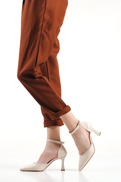 Abacca حذاء بكعب منخفض ومفتوح من الأمام مع تفاصيل حجرية