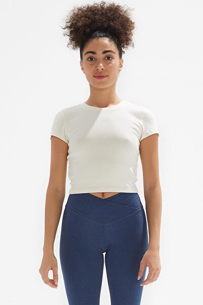 Comm-Ci Tricou crop tricotat cu mânecă scurtă Skye crem cu gât roșu