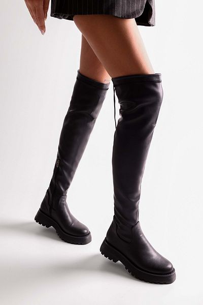 Shoeberry Damen-Stiefel „Margot“ in Schwarz mit dicker Sohle und langen elastischen Stretch-Stiefeln in schwarzer Haut