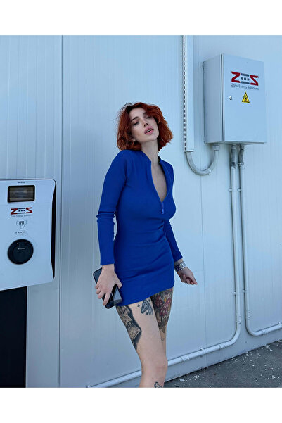 Friday Mood Приталена базова сукня на блискавці з коміром-стійкою Saks