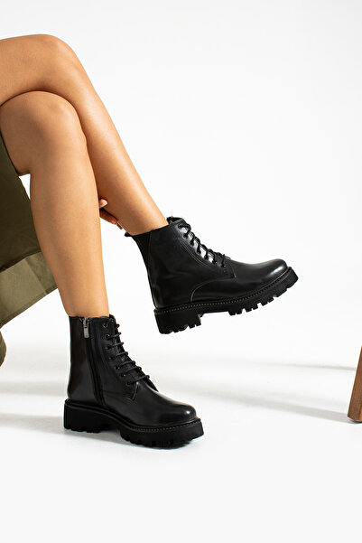 Gamze Shoes SİYAH ARKASI LASTİKLİ BAĞCIKLI POSTAL