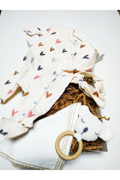 nc gift Baby Gift Set Jumpsuit with Snap Front and Booties + Wipes + Rattle Teethers Set