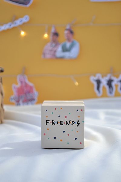 Bİ DOLU DÜKKAN Friends Business Card Holder