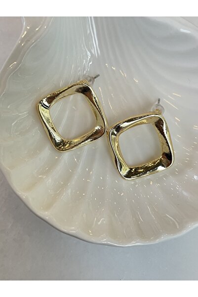 Lavian Accessories أقراط موديل مربع ذهبي