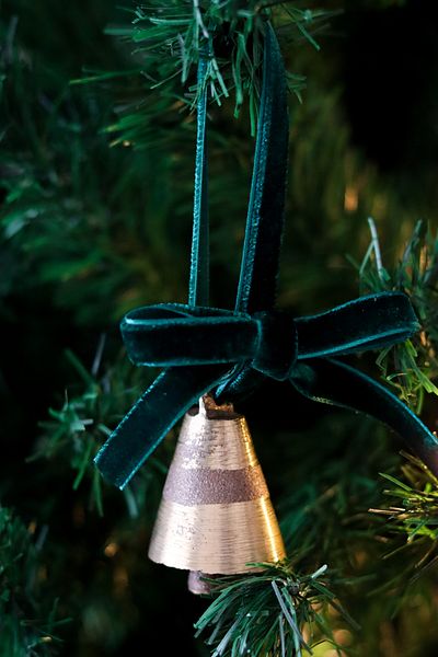 Beige & Stone X Den.interiors Christmas Tree Ornament Small Bell with Ribbon