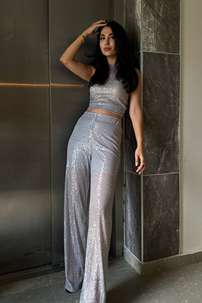Seda Yalçın Atelier Σετ μπλούζα με ασημί παγιέτες και παντελόνι με ελαστική μέση