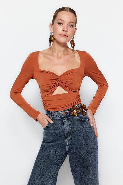 Trendyol Collection Πλεκτή μπλούζα με λεπτομέρεια από κανέλα TPRAW24BZ00027