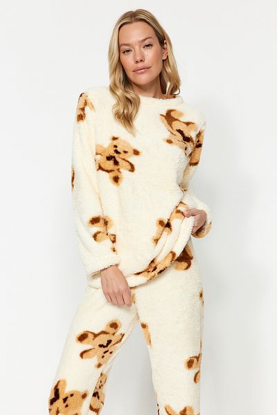 Trendyol Collection Wellsoft Winter-Strickpyjama-Set mit mehrfarbigem Teddybär in Ecru THMAW24PT00191