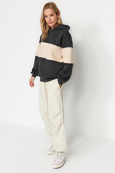 Trendyol Collection Antracitová tlustá fleecová vnitřní mikina Oversize/Wide Fit Pletená mikina s kapucí TWOAW24SW00351