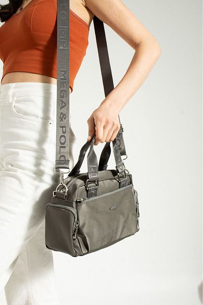 MEGA ÇANTA Geantă de umăr și crossbody cu 2 curele din satin pentru femei 526
