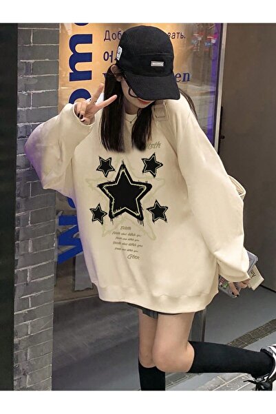 Tarzsokak Sloganlı ve Yıldız Desenli Düşük Omuzlu Oversize Sweat Bej