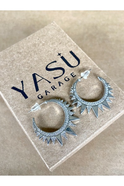 YASUGARAGE Altın Kaplama Dikenli Yarım Ay Küpe