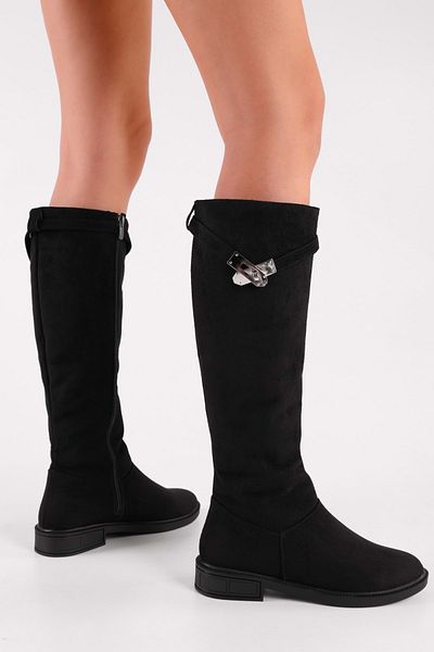 Shoeberry Damen-Stiefel „Titan“ aus schwarzem Wildleder mit flachem Absatz und Schnalle aus schwarzem Wildleder