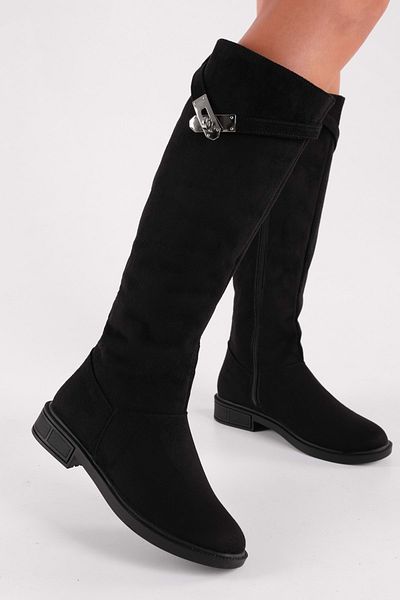 Shoeberry Damen-Stiefel „Titan“ aus schwarzem Wildleder mit flachem Absatz und Schnalle aus schwarzem Wildleder