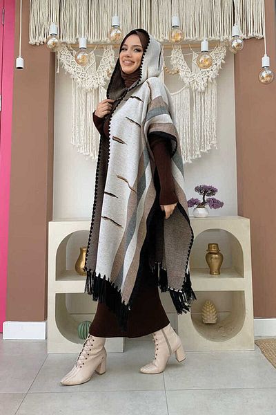 Bym Fashion Λεπτομερές πλεκτό Poncho 1606 με κουκούλα με πέτρα