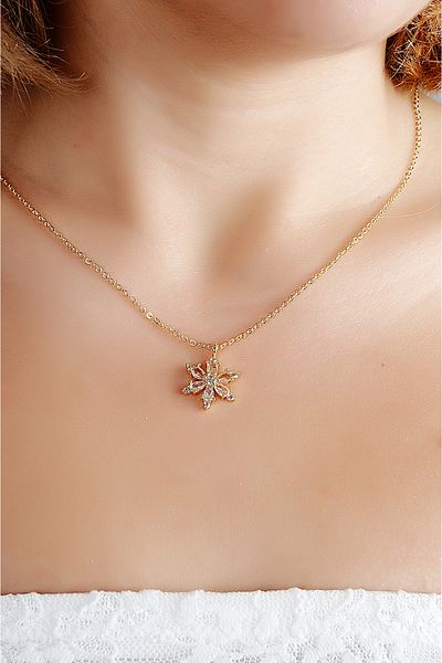 EUROMODA Aster Flower Designed Zircon Stone Necklace