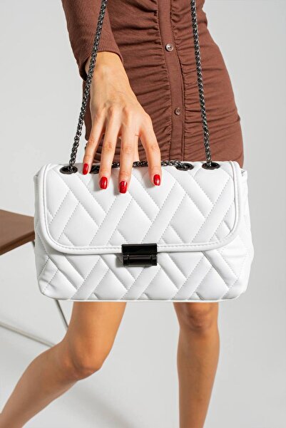 YOGII Azare Model Women's Cross Chain Strap Quilted Patterned Black Accessory...