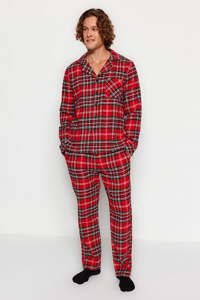 Trendyol Collection Rotes Pyjama-Set mit Karomuster und normaler Passform - TMNAW24PT00019