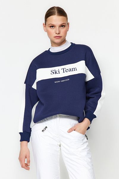 Trendyol Collection Winter Essentials sötétkék vastag polár belső szlogen hímzett normál kötött pulóver TWOAW24SW00117