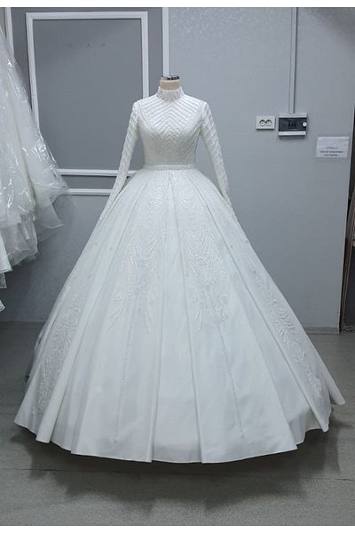 EKY GÖR SEV WEDDING DRESS فستان زفاف الأميرة ذو الذيل الطويل