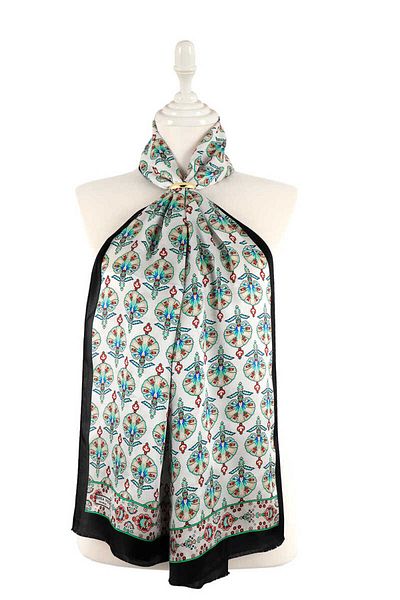 Bursa İpek White Carnation Pattern Silk Scarf