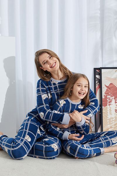 Siyah İnci Set de pijama polar cu model de jos-sus