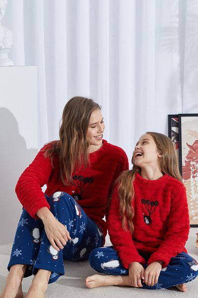 Siyah İnci Set de pijamale brodate Wellsoft, cu tematică de Anul Nou