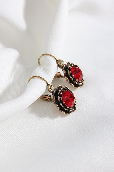 Süspüs Accessories أقراط أصلية على شكل زهرة من الحجر الأحمر
