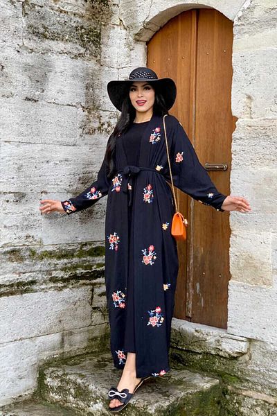 Bym Fashion Detail vyšívaného šátku Ferace 7686 Black