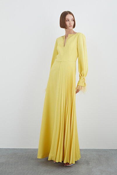 GİZİA Işleme Ve Tüy Detay Kol Yırtmaçlı Eteği Asimetrik Sarı Elbise