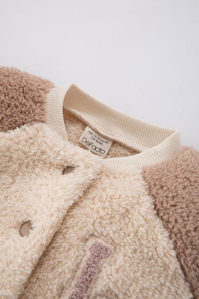 DeFacto Welsoft Plüsch-Bomber-Cardigan für Babys mit besticktem College-Kragen und Druckknopfverschluss B1306a523wn