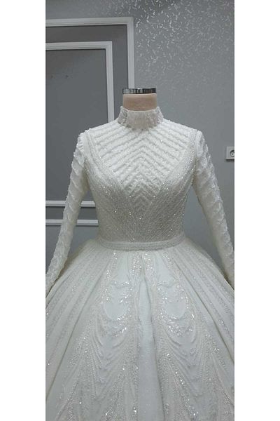 EKY GÖR SEV WEDDING DRESS فستان زفاف الأميرة ذو الذيل الطويل