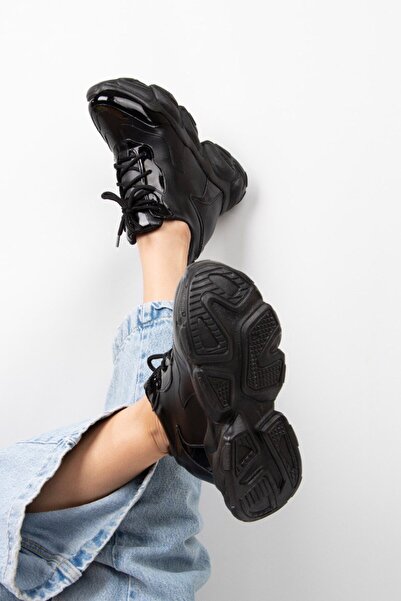 Lady DÁMSKÉ ČERNÉ Lakované TENISKY NA SKRYTÉ DŘEVĚNÉM PODPATU