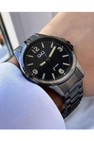 Q&Q Men's Metal Band Wristwatch