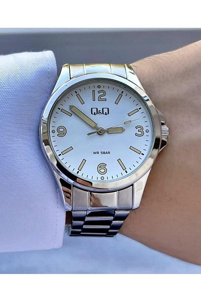 Q&Q Men's Metal Band Wristwatch