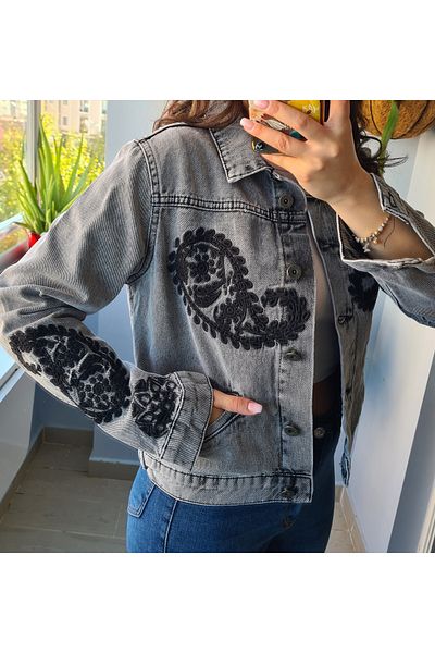 Ece Kahraman Buttoned Embroidered Denim Jacket
