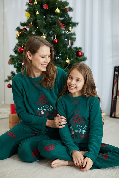 Siyah İnci Green Patterned Fleece Embroidered Pajama Set - Bottom & Top