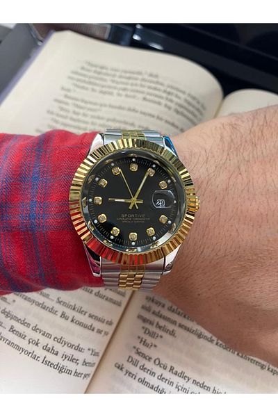 Sportive Steel Wristwatch - Design and Elegance