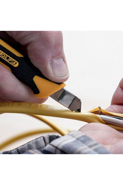 Olfa : Kimyasala Dirençli Kaymayan Saplı Dar Maket Bıçağı : 9 mm