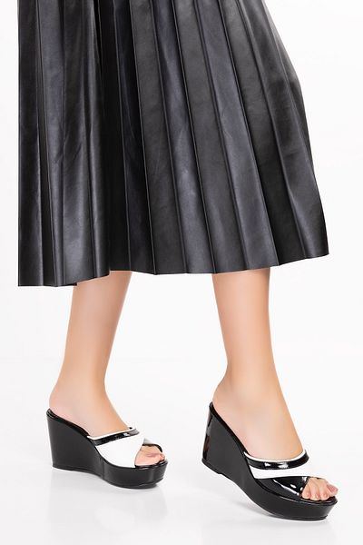 Akgün Terlik Women's Wedge Heel Black-White Patent Leather Stylish Slippers