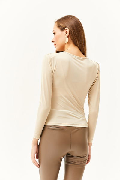 Olalook Kadın Taş Vatkalı Pileli Degaje Yaka Bluz BLZ-19002419