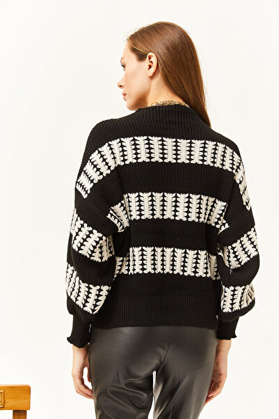 Olalook Women's Black-White Crew Neck Striped Knitwear Sweater KZK-19000682